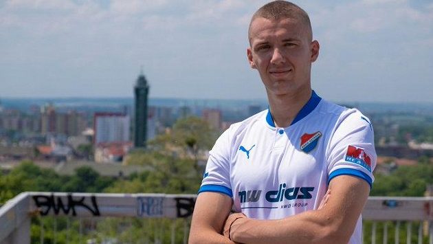 První letní posilou Baníku Ostrava se stal slovenský útočník Ladislav Almási. První letní posilou Baníku Ostrava se stal slovenský útočník Ladislav Almási.