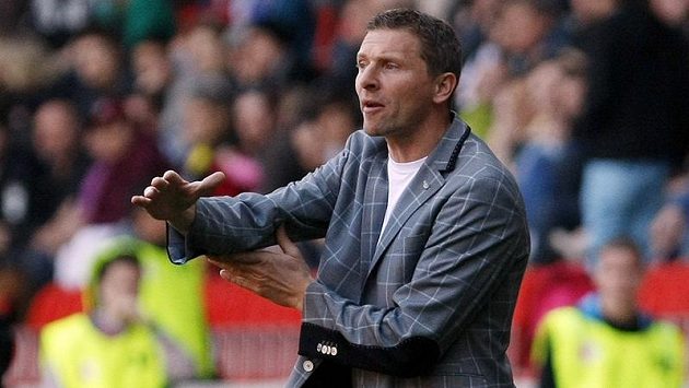 Trenér Sparty Martin Hašek gestikuluje při pražském derby. Trenér Sparty Martin Hašek gestikuluje při pražském derby.