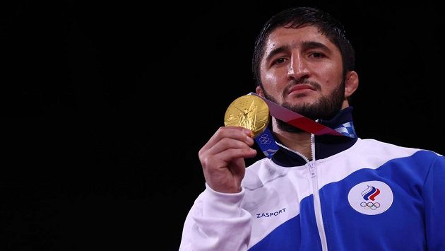 Ruský zápasník Abdulrašid Sadulajev potvrdil roli favorita a získává na olympiádě zlatou medaili. Ruský zápasník Abdulrašid Sadulajev potvrdil roli favorita a získává na olympiádě zlatou medaili.