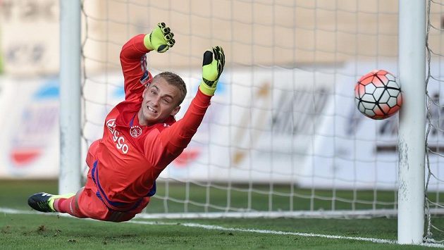 Brankář Ajaxu Jasper Cillessen při pokutovém kopu, který zahrával Ján Greguš. Brankář Ajaxu Jasper Cillessen při pokutovém kopu, který zahrával Ján Greguš.
