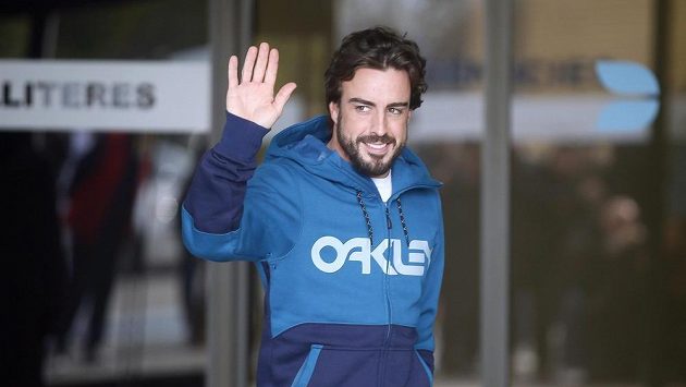 Fernando Alonso opouštěl nemocnici v Sant Cugat na severu Barcelony v dobré náladě. Fernando Alonso opouštěl nemocnici v Sant Cugat na severu Barcelony v dobré náladě.