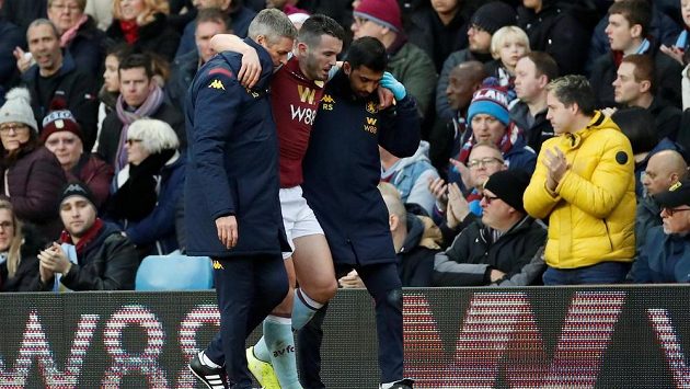 Záložník Aston Villy John McGinn si v sobotním utkání proti Southamptonu zlomil kotník. Záložník Aston Villy John McGinn si v sobotním utkání proti Southamptonu zlomil kotník.