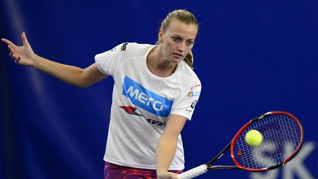 Petra Kvitová na tréninku v Praze před finále Fed Cupu s Ruskem. Petra Kvitová na tréninku v Praze před finále Fed Cupu s Ruskem.