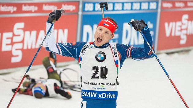 Biatlonista Ondřej Moravec si po deseti letech vyzkouší ve štafetě první úsek. Biatlonista Ondřej Moravec si po deseti letech vyzkouší ve štafetě první úsek.