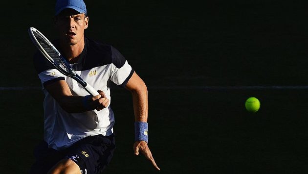 Český tenista Tomáš berdych zdolal na trávě v Londýně Jamese Duckwortha z Austrálie. Český tenista Tomáš berdych zdolal na trávě v Londýně Jamese Duckwortha z Austrálie.