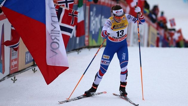 Petra Nováková v posledních metrech stoupání sjezdovkou Alpe Cermis, kde tradičně končí Tour de Ski. Petra Nováková v posledních metrech stoupání sjezdovkou Alpe Cermis, kde tradičně končí Tour de Ski.