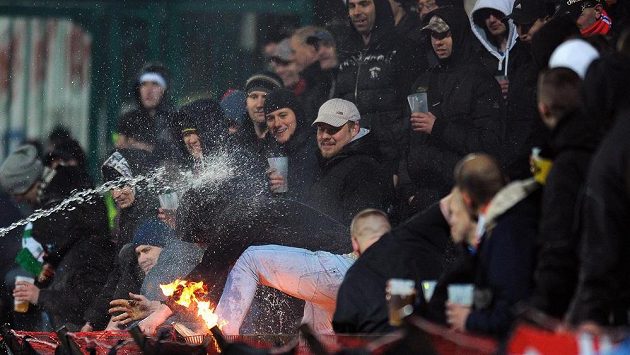 Fanoušci Brna během utkání 16. kola Gambrinus ligy mezi Bohemians 1905 a FC Zbrojovka Brno. Fanoušci Brna během utkání 16. kola Gambrinus ligy mezi Bohemians 1905 a FC Zbrojovka Brno.