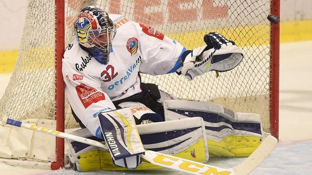 Brankář Vítkovic Patrik Bartošák při utkání s Brnem. Brankář Vítkovic Patrik Bartošák při utkání s Brnem.