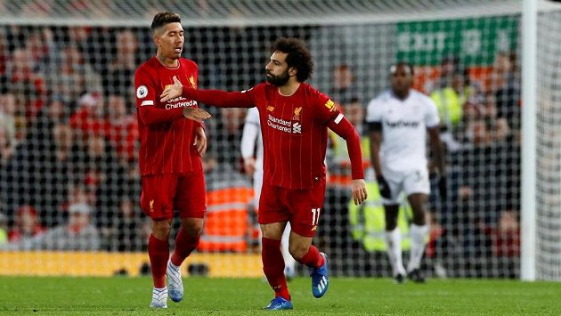 Liverpoolský kanonýr Mohamed Salah slaví trefu v utkání Premier League. Liverpoolský kanonýr Mohamed Salah slaví trefu v utkání Premier League.