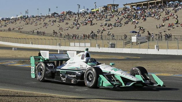 Simon Pagenaud z Francie při závodě IndyCar v Sonomě. Simon Pagenaud z Francie při závodě IndyCar v Sonomě.