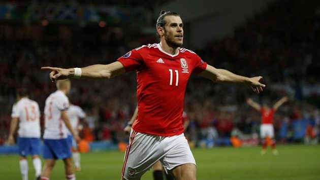 Hvězda velšského výběru Gareth Bale se trefila i ve třetím utkání na ME. Může být soupeřem pro Čechy. Hvězda velšského výběru Gareth Bale se trefila i ve třetím utkání na ME. Může být soupeřem pro Čechy.
