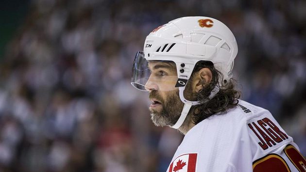 Jaromír Jágr v dresu Calgary. Jaromír Jágr v dresu Calgary.