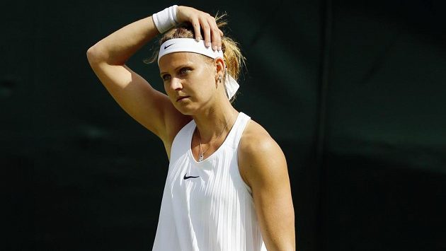 Česká tenistka Lucie Šafářová během utkání s Bethanií Mattekovou-Sandsovou. Česká tenistka Lucie Šafářová během utkání s Bethanií Mattekovou-Sandsovou.