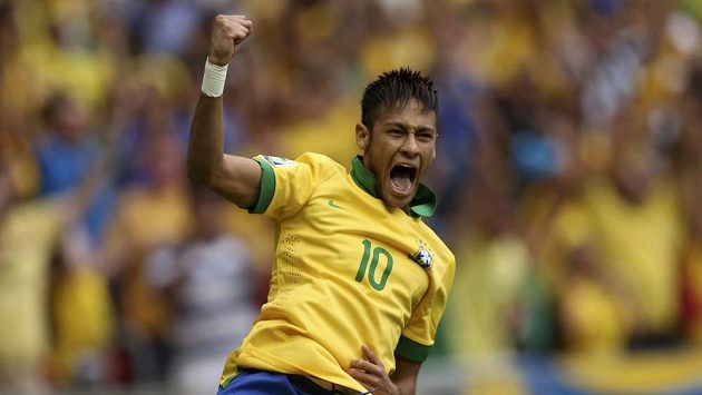 Brazilec Neymar se raduje z gólu proti Japonsku. Brazilec Neymar se raduje z gólu proti Japonsku.