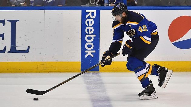 Kapitán St. Louis David Backes (42) bude reprezentovat USA na zářijovém SP. Kapitán St. Louis David Backes (42) bude reprezentovat USA na zářijovém SP.