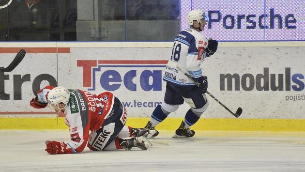 Plzeňský Dominik Kubalík se raduje z gólu proti Pardubicím. Plzeňský Dominik Kubalík se raduje z gólu proti Pardubicím.