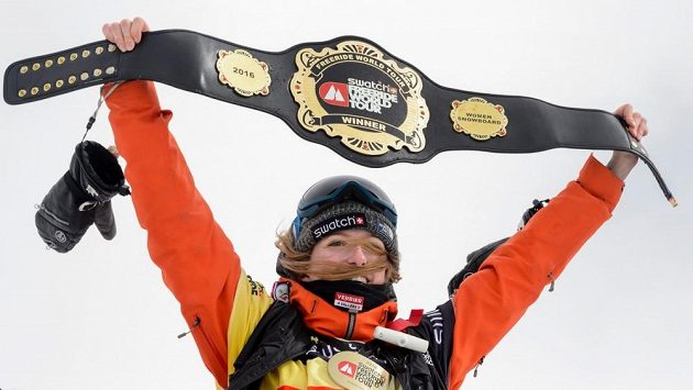 Estelle Baletová s pásem pro mistryni světa v extrémním snowboardingu. Estelle Baletová s pásem pro mistryni světa v extrémním snowboardingu.