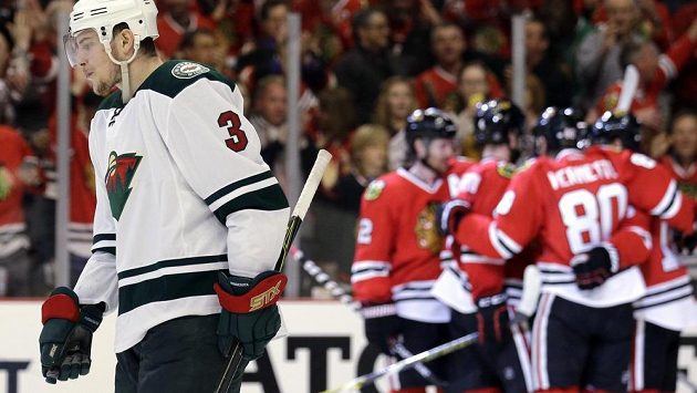 Charlie Coyle (3) z Minnesoty posílíl celek USA. Charlie Coyle (3) z Minnesoty posílíl celek USA.