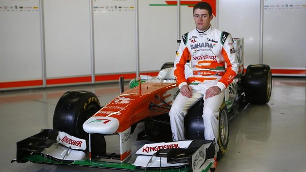 Paul di Resta pózuje s novým monopostem týmu Force India s označením VJM06. Paul di Resta pózuje s novým monopostem týmu Force India s označením VJM06.