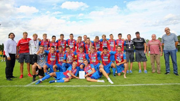 Plzeňští dorostenci po triumfu na Memoriálu Stanislava Štrunce. Plzeňští dorostenci po triumfu na Memoriálu Stanislava Štrunce.
