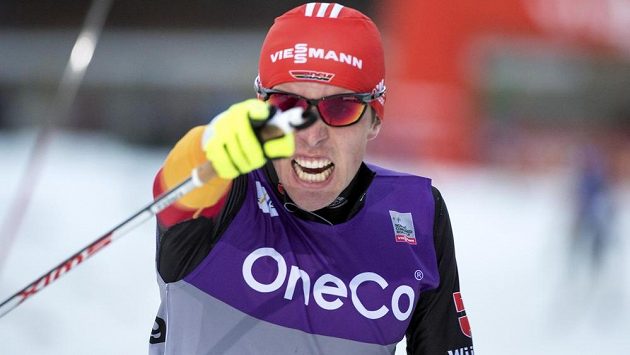 Němec Johannes Rydzek slaví vítězství v závodu Světového poháru v severské kombinaci v Oslu. Němec Johannes Rydzek slaví vítězství v závodu Světového poháru v severské kombinaci v Oslu.