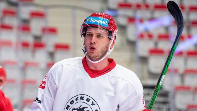 Slovenský obránce Martin Marinčin na tréninku Ocelářů. Slovenský obránce Martin Marinčin na tréninku Ocelářů.