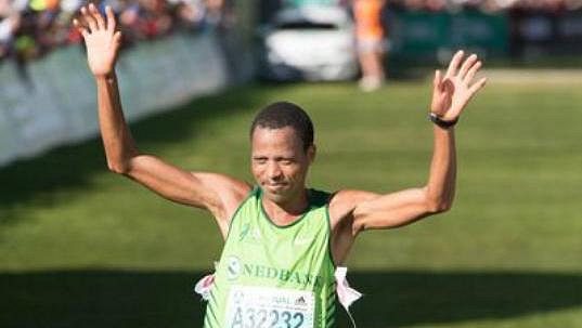 Hendrick Ramaala z Jižní Afriky vyhrál slavný maratón v New Yorku, na olympiádě se ale nikdy nevešel do TOP 10. Hendrick Ramaala z Jižní Afriky vyhrál slavný maratón v New Yorku, na olympiádě se ale nikdy nevešel do TOP 10.