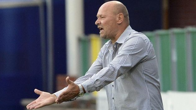 Marně trenér Miroslav Koubek u lavičky gestikuloval a hnal své svěřence na zteč. Mladoboleslavští fotbalisté po prohře s Twente Enschede v Evropské lize končí. Marně trenér Miroslav Koubek u lavičky gestikuloval a hnal své svěřence na zteč. Mladoboleslavští fotbalisté po prohře s Twente Enschede v Evropské lize končí.