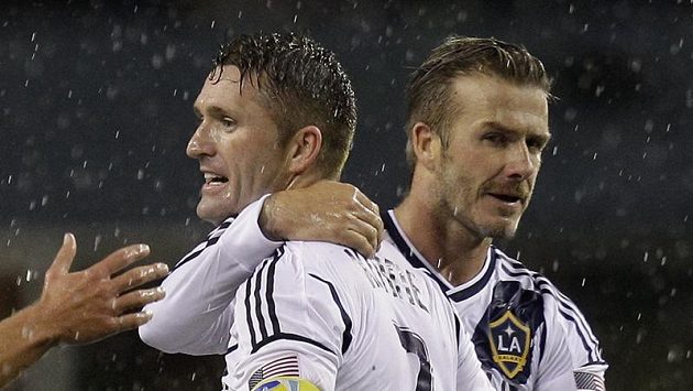 Robbie Keane (vlevo) a David Beckham z Los Angeles Galaxy se radují z gólu. Robbie Keane (vlevo) a David Beckham z Los Angeles Galaxy se radují z gólu.