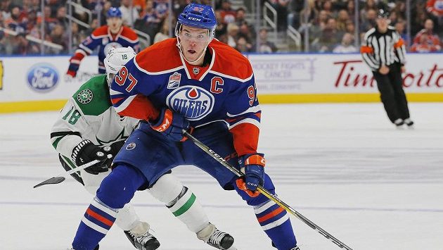 Útočník Edmontonu Connor McDavid v zápase proti Dallasu. Útočník Edmontonu Connor McDavid v zápase proti Dallasu.