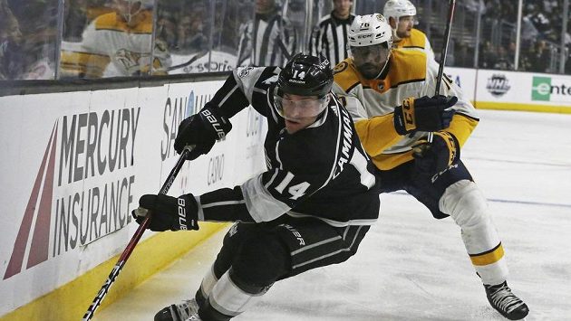 Michael Cammalleri (14) se stěhuje z Los Angeles. Michael Cammalleri (14) se stěhuje z Los Angeles.