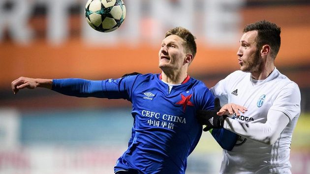 Milan Škoda (vlevo) ze Slavie Praha a Aleksandar Šušnjar z Mladé Boleslavi. Milan Škoda (vlevo) ze Slavie Praha a Aleksandar Šušnjar z Mladé Boleslavi.