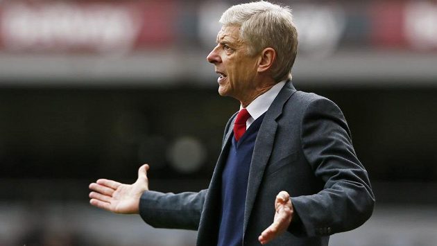 Rozčarovaný Arséne Wenger. Arsenal v dostizích o titul v Premier League ztrácí. Rozčarovaný Arséne Wenger. Arsenal v dostizích o titul v Premier League ztrácí.