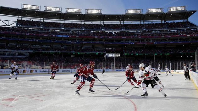 Celkový pohled na dějiště Winter Classic 2015, souboje mezi Washingtonem a Chicagem. Celkový pohled na dějiště Winter Classic 2015, souboje mezi Washingtonem a Chicagem.