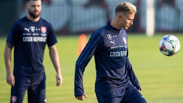 Záložník Antonín Barák během tréninku české fotbalové reprezentace. Záložník Antonín Barák během tréninku české fotbalové reprezentace.