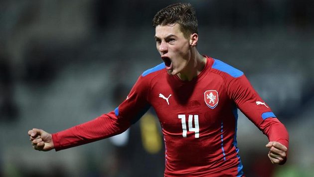 Útočník Patrik Schick slaví gól proti Belgii v kvalifikaci ME 2017 hráčů do 21 let. Útočník Patrik Schick slaví gól proti Belgii v kvalifikaci ME 2017 hráčů do 21 let.