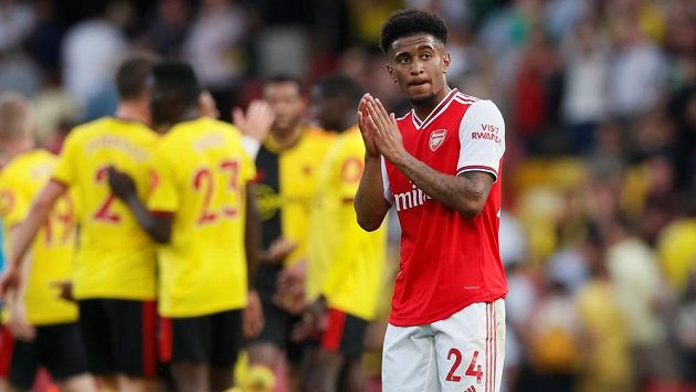 Zklamaný Reiss Nelson z Arsenalu po utkání s Watfordem. Zklamaný Reiss Nelson z Arsenalu po utkání s Watfordem.