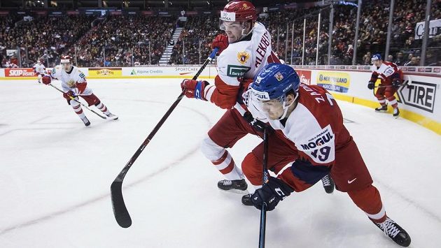 Šestka letošního draftu Filip Zadina (19) v utkání s Ruskem. Šestka letošního draftu Filip Zadina (19) v utkání s Ruskem.