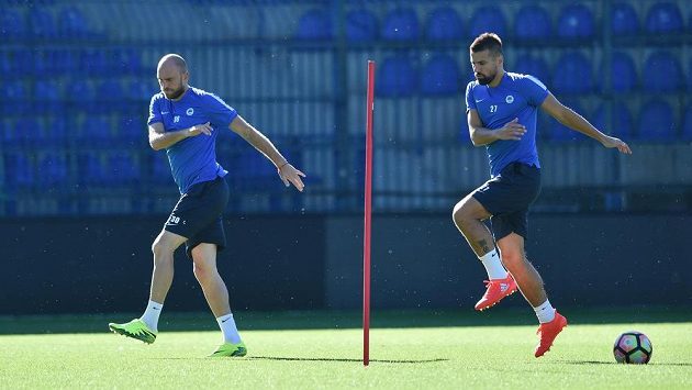 Liberecký útočník Milan Baroš (vpravo) a stoper Martin Latka na tréninku. Liberecký útočník Milan Baroš (vpravo) a stoper Martin Latka na tréninku.