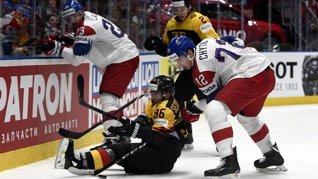 Zleva Dmitrij Jaškin, Yannic Seidenberg a Moritz Seider z Německa a Filip Chytil. Zleva Dmitrij Jaškin, Yannic Seidenberg a Moritz Seider z Německa a Filip Chytil.