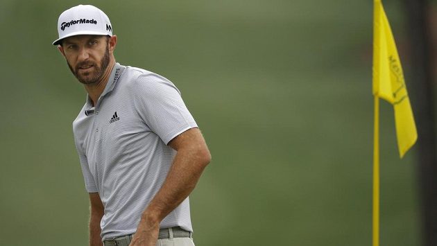 Dustin Johnson při tréninku na Masters v Augusta National Golf Clubu. Dustin Johnson při tréninku na Masters v Augusta National Golf Clubu.