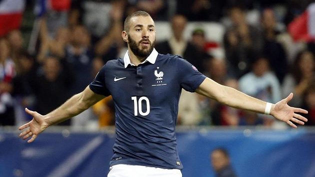 Francouzský fotbalovými útočník Karim Benzema létá v pořádném průšvihu. Francouzský fotbalovými útočník Karim Benzema létá v pořádném průšvihu.
