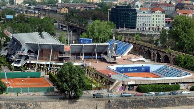 V tenisovém areálu na Štvanici zbyly na slavné daviscupové momenty už jen vzpomínky. V tenisovém areálu na Štvanici zbyly na slavné daviscupové momenty už jen vzpomínky.