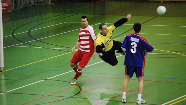 Halová lige firem ve futsalu - archivní foto. Halová lige firem ve futsalu - archivní foto.