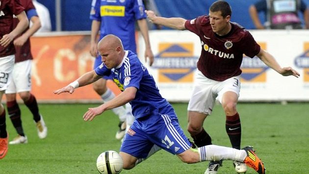 Manuel Pamič ze Sparty (vpravo) a Jan Schulmeister z Olomouce Manuel Pamič ze Sparty (vpravo) a Jan Schulmeister z Olomouce