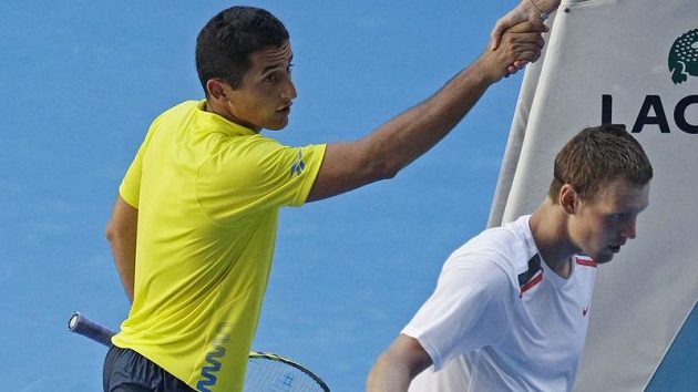 Tomáš Berdych po zápase s Nicolasem Almagrem, kterému odmítl podat ruku. Tomáš Berdych po zápase s Nicolasem Almagrem, kterému odmítl podat ruku.