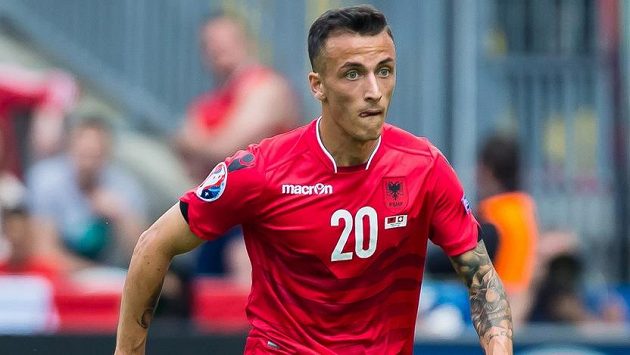 Albánský záložník Ergys Kace v zápase ME proti Švýcarsku. Albánský záložník Ergys Kace v zápase ME proti Švýcarsku.