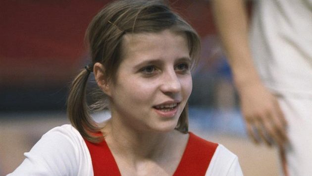 Bývalá sovětská sportovní gymnastka Olga Korbutová na archivním snímku z roku 1973. Bývalá sovětská sportovní gymnastka Olga Korbutová na archivním snímku z roku 1973.