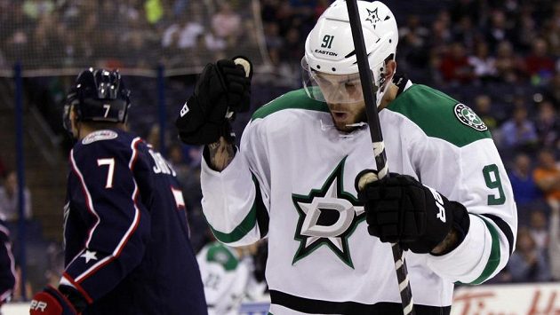 Tyler Seguin z Dallasu slaví svůj gól v první třetině utkání NHL proti Columbusu, v pozadí Jack Johnson. Tyler Seguin z Dallasu slaví svůj gól v první třetině utkání NHL proti Columbusu, v pozadí Jack Johnson.