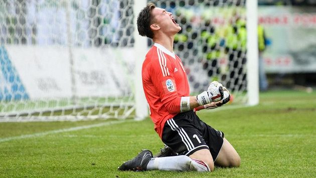 Brankář Patrik Le Giang začíná angažmá v Bohemce nepříjemným zraněním. Brankář Patrik Le Giang začíná angažmá v Bohemce nepříjemným zraněním.